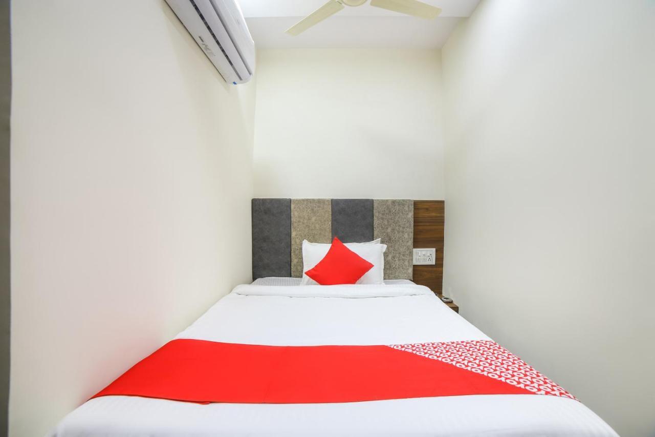 Oyo 67345 Hotel Anjani Inn Naroda Exterior photo
